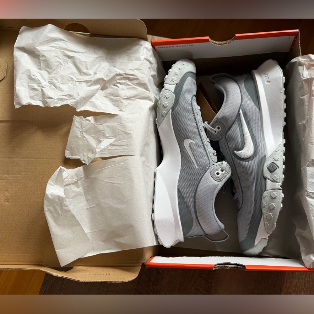 Nike Air Diamond Varsity Turf baseball shoes in the 'Wolf Grey'